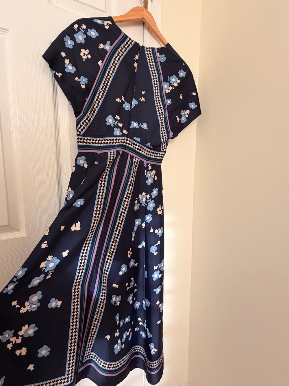 Lela Rose Navy Multi V-Neck Button Front Midi Dress - Picture 9 of 10